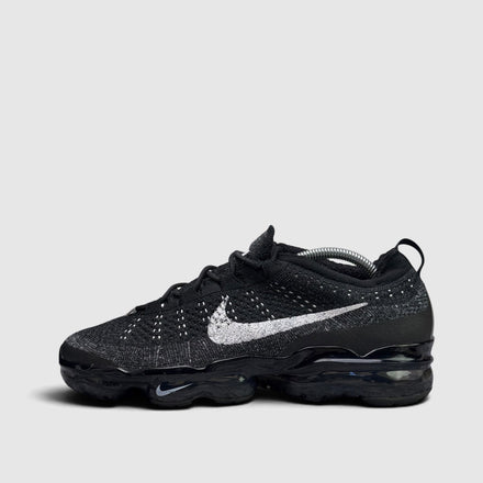 Nike Air VaporMax 2023 FK Oreo, buty sportowe męskie w bardzo dobrym stanie rozmiar 44, boczny profil, lewa strona