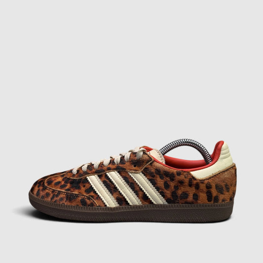 Adidas Samba OG Preloved Red Leopard, buty sportowe damskie w bardzo dobrym stanie rozmiar 38 2/3, boczny profil, lewa strona