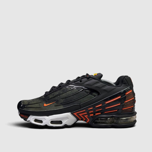 Nike Air Max Plus 3 III (TN), buty sportowe męskie w bardzo dobrym stanie rozmiar 45, boczny profil, lewa strona