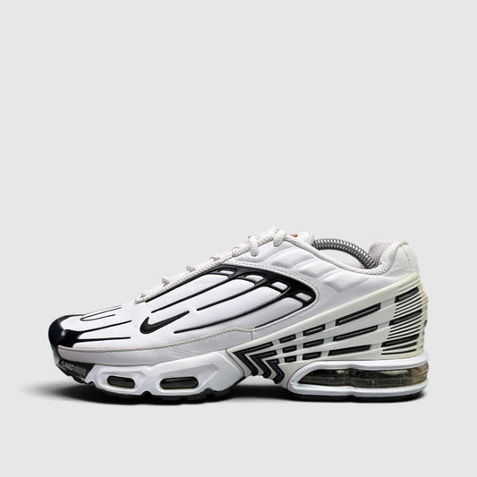 Nike Air Max Plus III Leather, buty sportowe męskie w bardzo dobrym stanie rozmiar 42.5, boczny profil, lewa strona