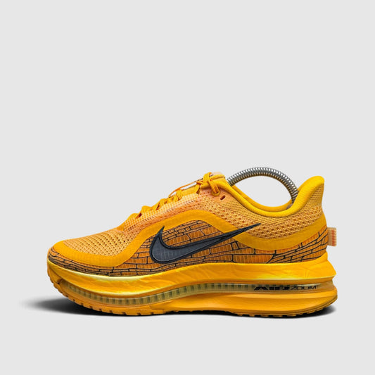 Nike Air Zoom Pegasus Premium Model Mayfly, buty sportowe damskie w bardzo dobrym stanie rozmiar 40.5, boczny profil, lewa strona