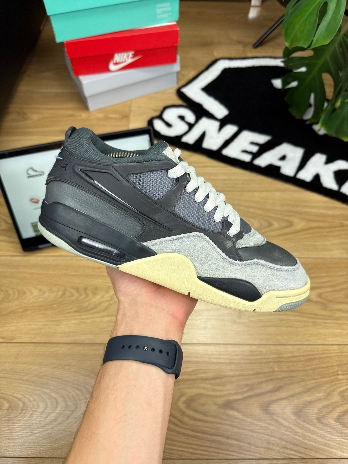 Jordan Air Jordan 4 RM Iron Grey — buty sportowe męskie w bardzo dobrym stanie rozmiar 44, boczny profil