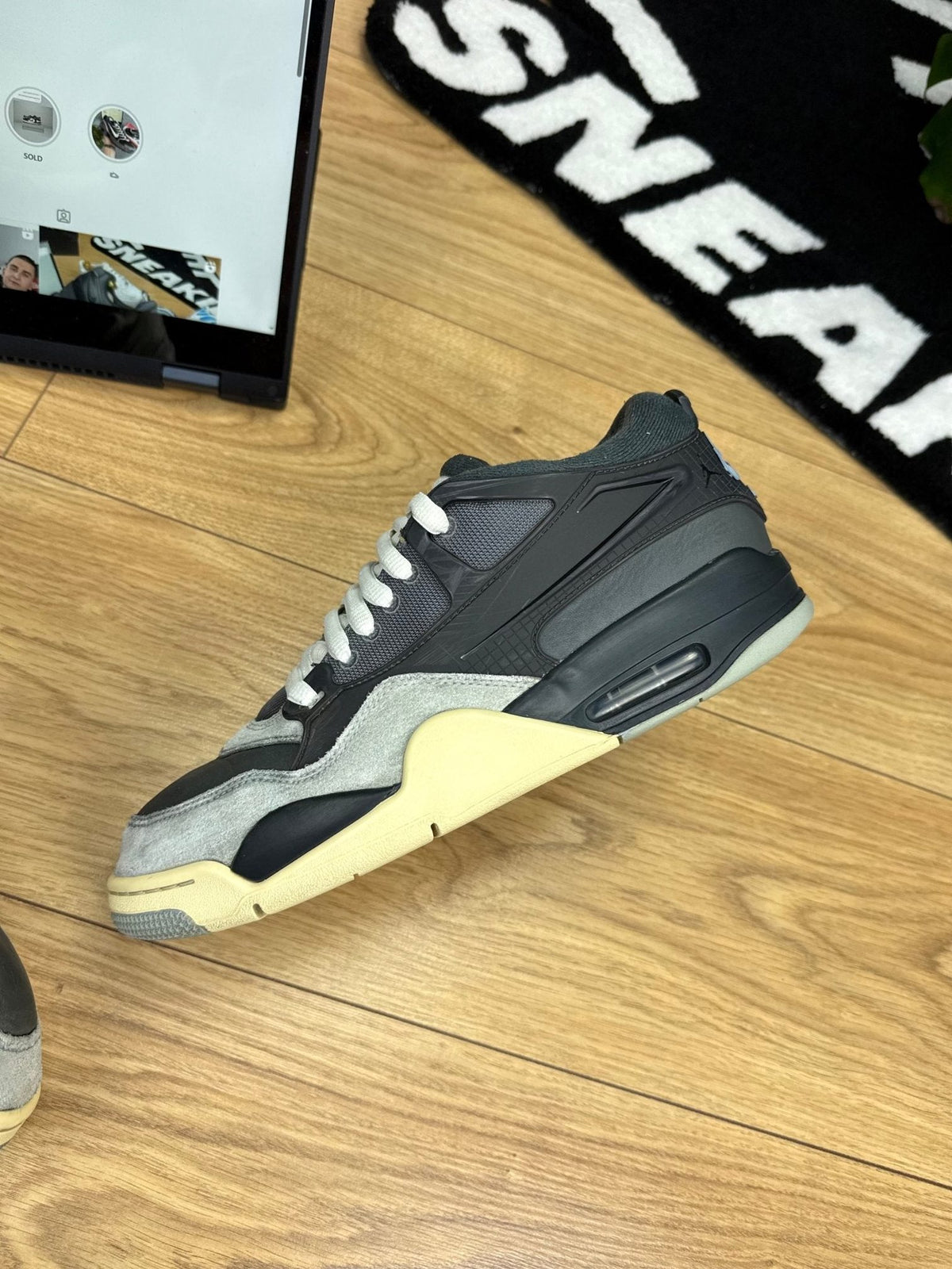 Jordan Air Jordan 4 RM Iron Grey — buty sportowe męskie w bardzo dobrym stanie rozmiar 44, zewnętrzny panel lewego buta