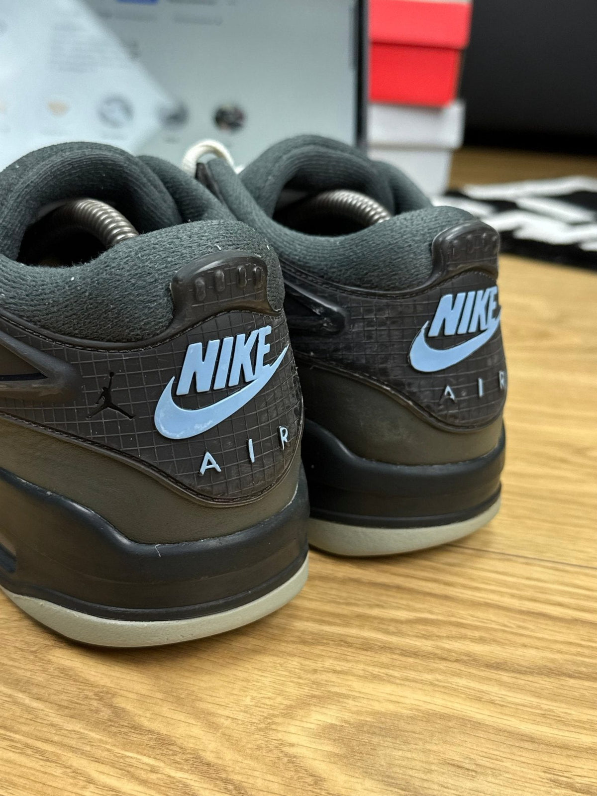 Jordan Air Jordan 4 RM Iron Grey — buty sportowe męskie w bardzo dobrym stanie rozmiar 44, wewnętrzny panel prawego buta