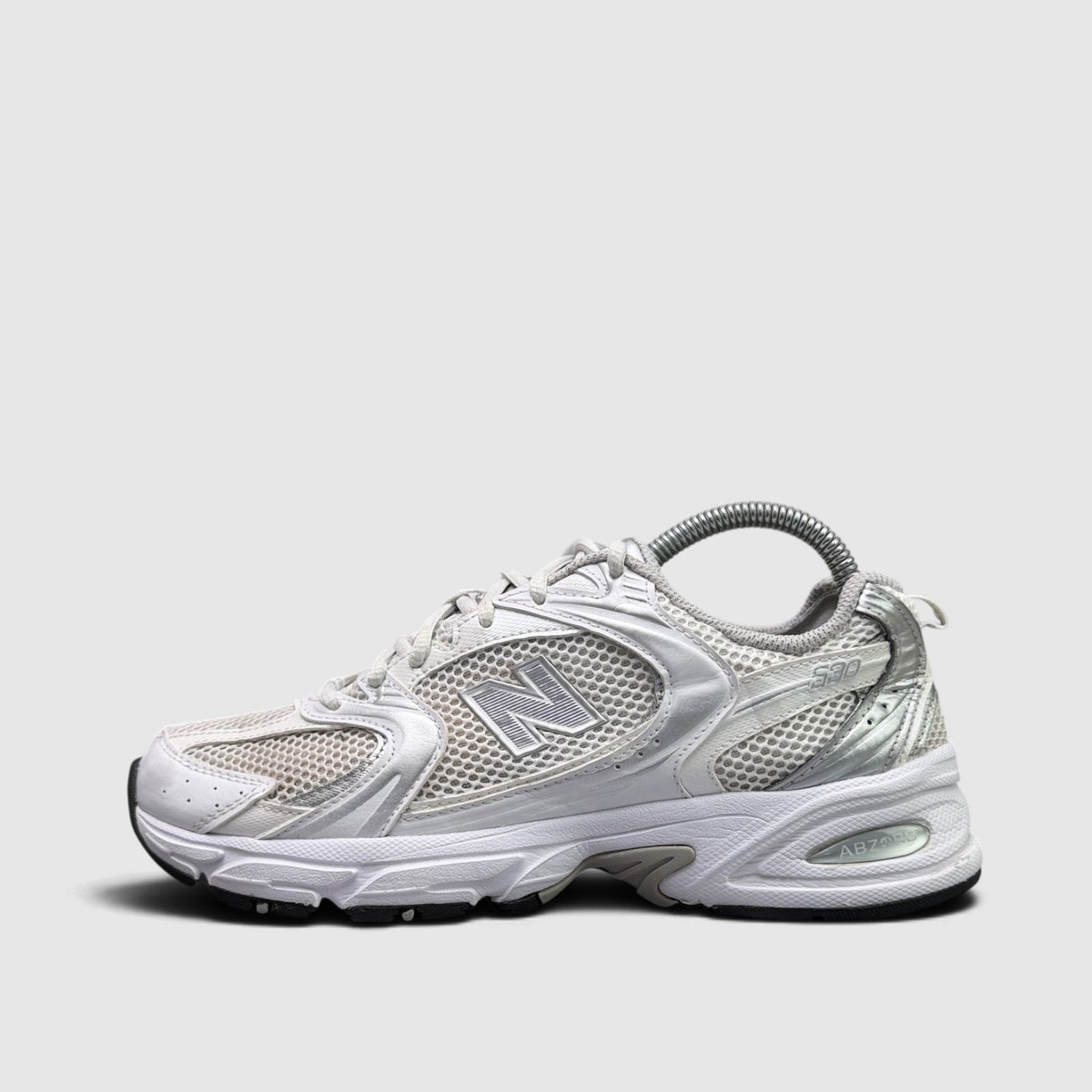 New Balance 530 Munsell White, buty sportowe damskie w bardzo dobrym stanie rozmiar 40, widok z boku