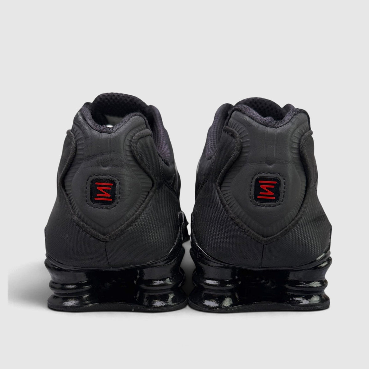 Nike Shox TL Triple Black, buty sportowe męskie w bardzo dobrym stanie rozmiar 44.5, zewnętrzny panel prawego buta