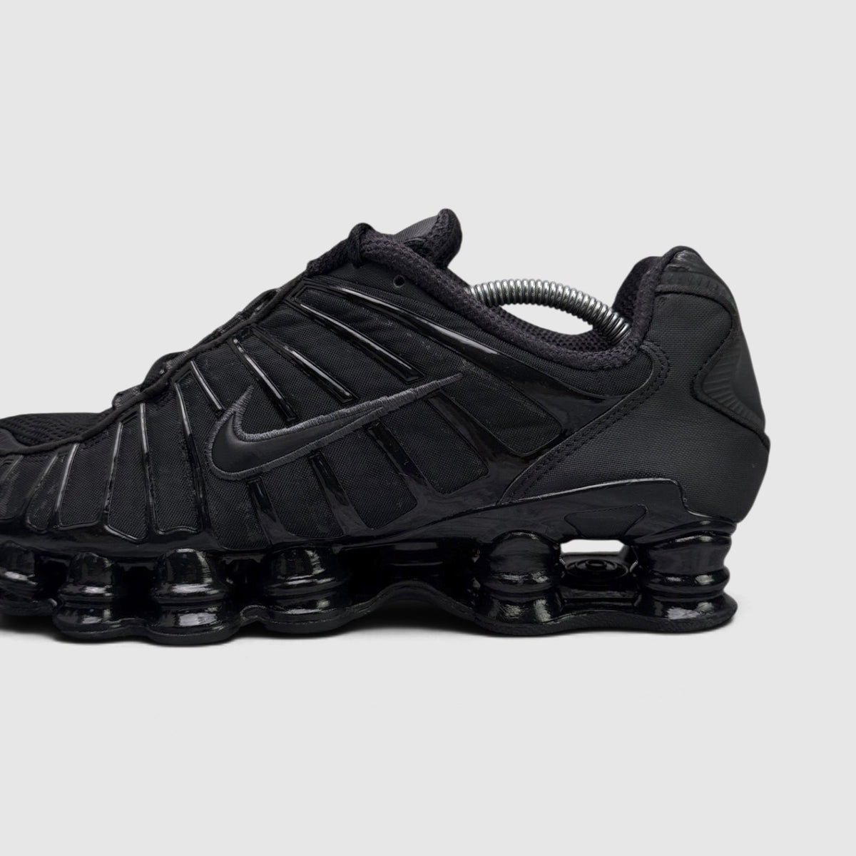 Nike Shox TL Triple Black, buty sportowe męskie w bardzo dobrym stanie rozmiar 44.5, zewnętrzny panel lewego buta