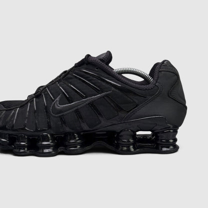 Nike Shox TL Triple Black, buty sportowe męskie w bardzo dobrym stanie rozmiar 44.5, zewnętrzny panel lewego buta