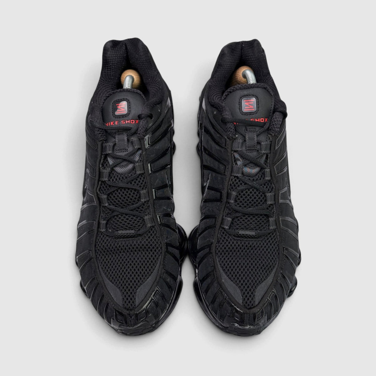 Nike Shox TL Triple Black, buty sportowe męskie w bardzo dobrym stanie rozmiar 44.5, wewnętrzny panel lewego buta