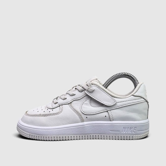 Nike Force 1 Low EasyOn, buty sportowe dziecięce w bardzo dobrym stanie rozmiar 32, boczny profil, lewa strona