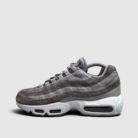 Nike Air Max 95, buty sportowe męskie w bardzo dobrym stanie rozmiar 41, boczny profil, lewa strona