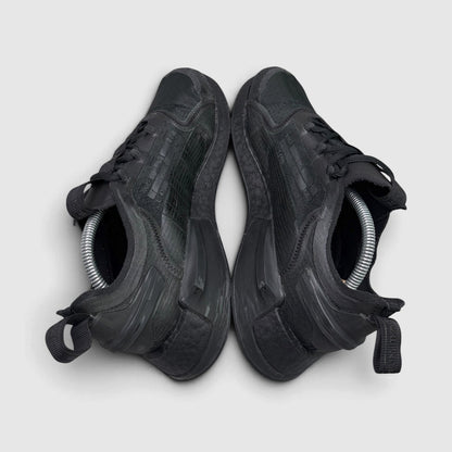 Adidas NMD V3 Triple Black, buty sportowe męskie w bardzo dobrym stanie rozmiar 44, zewnętrzny panel lewego buta