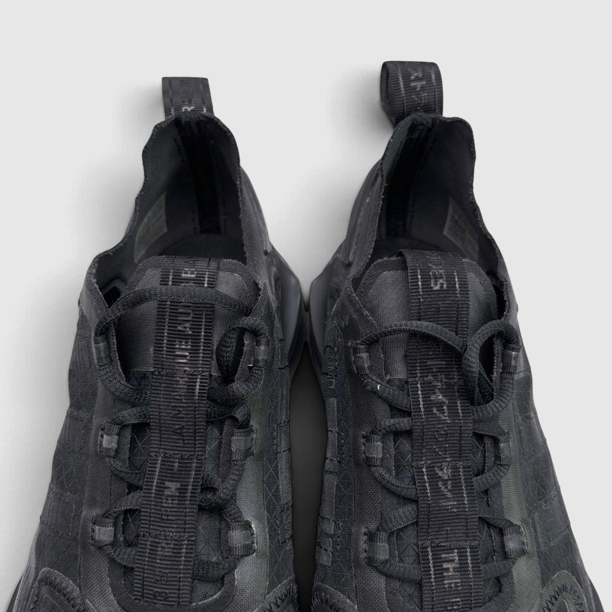 Adidas NMD V3 Triple Black, buty sportowe męskie w bardzo dobrym stanie rozmiar 44, wewnętrzny panel lewego buta