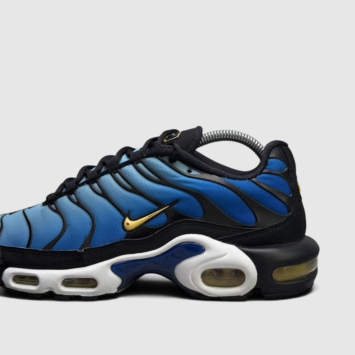 Nike Air Max Plus Hyper Blue, buty sportowe męskie nowe rozmiar 42, boczny profil, prawa strona