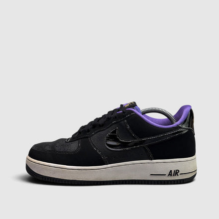 Nike Air Force 1 Low World Champ - Lakers, buty sportowe męskie w bardzo dobrym stanie rozmiar 42.5, boczny profil, lewa strona
