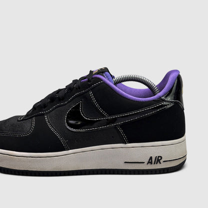 Nike Air Force 1 Low World Champ - Lakers, buty sportowe męskie w bardzo dobrym stanie rozmiar 42.5, boczny profil, prawa strona