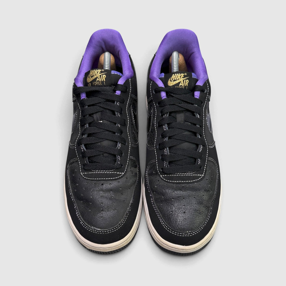 Nike Air Force 1 Low World Champ - Lakers, buty sportowe męskie w bardzo dobrym stanie rozmiar 42.5, widok z góry