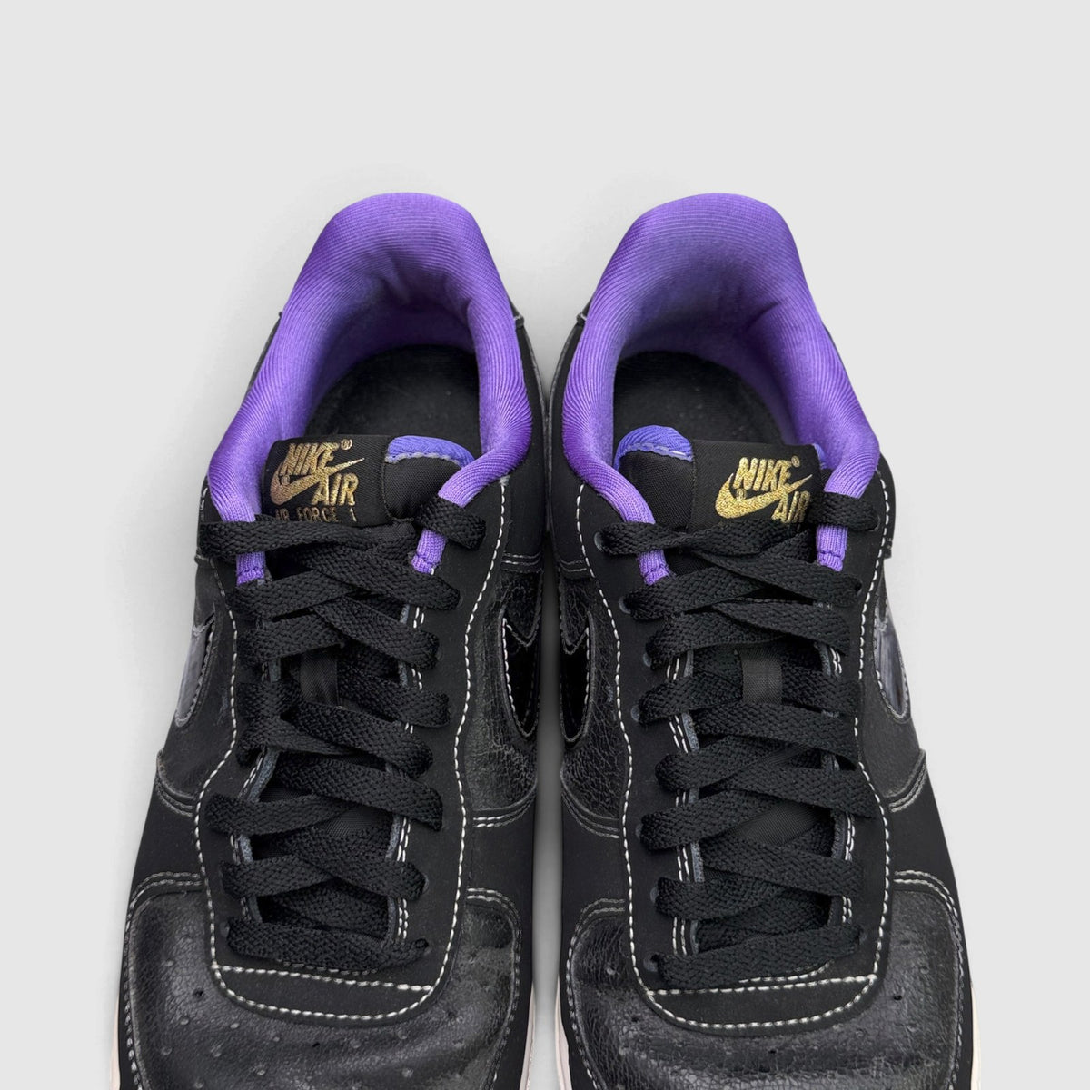 Nike Air Force 1 Low World Champ - Lakers, buty sportowe męskie w bardzo dobrym stanie rozmiar 42.5, widok z góry