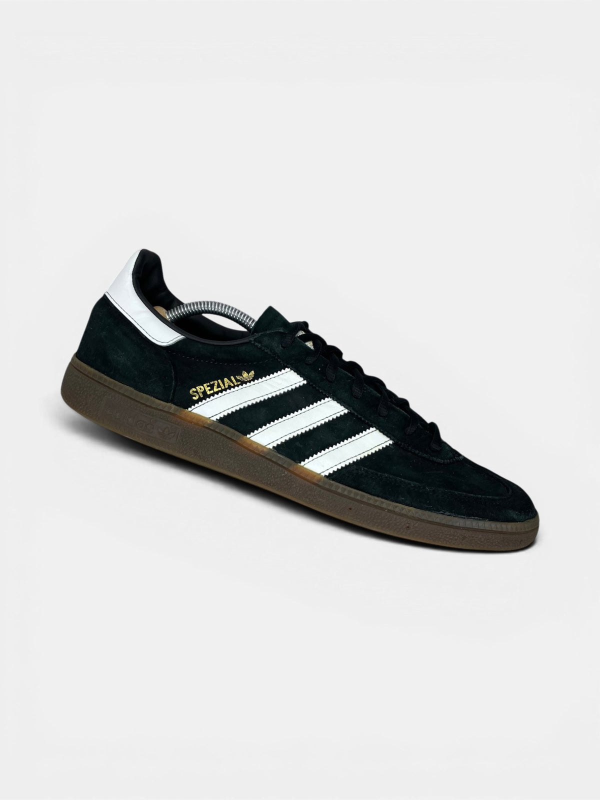 Adidas Handball Spezial Black Gum — buty sportowe męskie w bardzo dobrym stanie rozmiar 46 2/3, boczny profil, lewa strona
