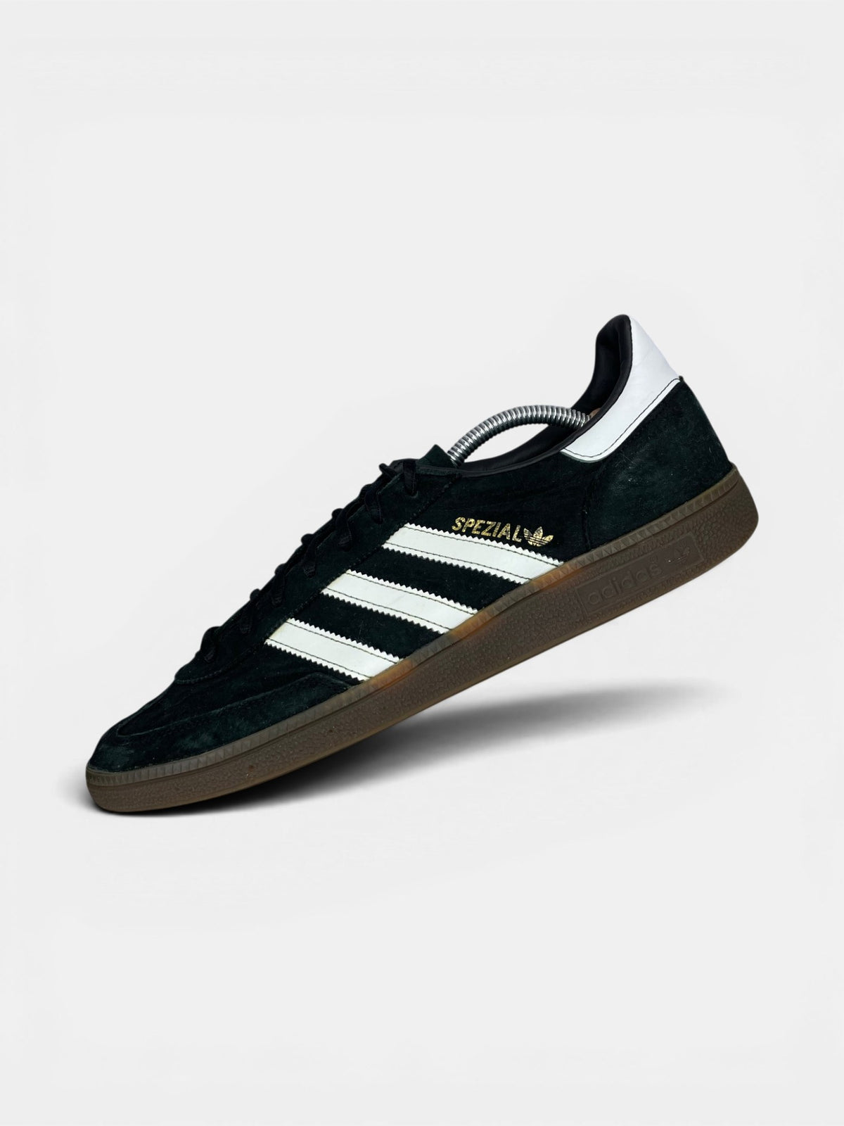 Adidas Handball Spezial Black Gum — buty sportowe męskie w bardzo dobrym stanie rozmiar 46 2/3, boczny profil, prawa strona