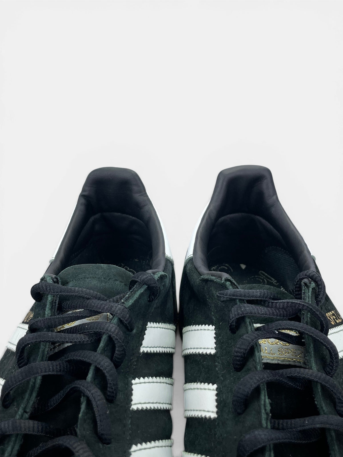 Adidas Handball Spezial Black Gum — buty sportowe męskie w bardzo dobrym stanie rozmiar 46 2/3, widok z góry