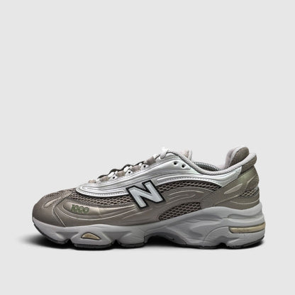 New Balance 1000 Arid Stone, buty sportowe męskie w bardzo dobrym stanie rozmiar 45.5, boczny profil, lewa strona