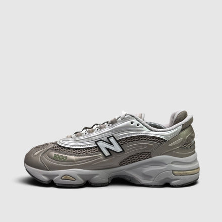 New Balance 1000 Arid Stone, buty sportowe męskie w bardzo dobrym stanie rozmiar 45.5, boczny profil, lewa strona