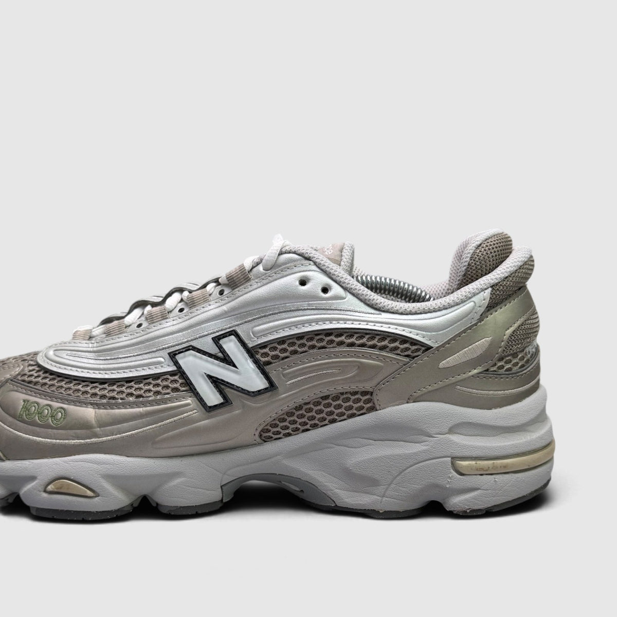 New Balance 1000 Arid Stone, buty sportowe męskie w bardzo dobrym stanie rozmiar 45.5, boczny profil, prawa strona