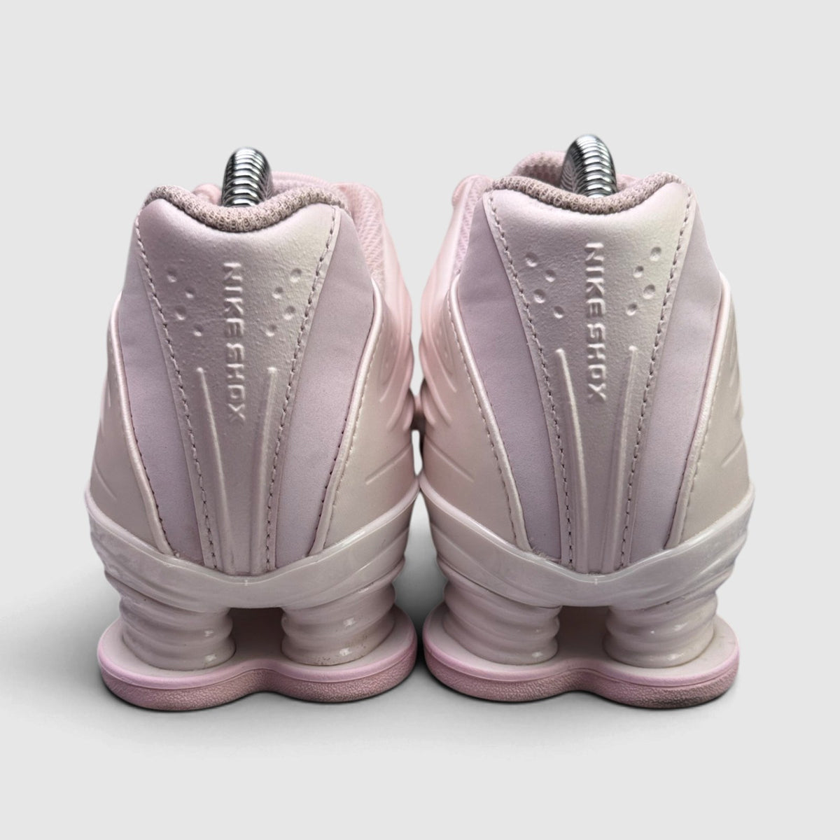 Nike Shox Z Pearl Pink, buty sportowe damskie w bardzo dobrym stanie rozmiar 37.5, widok z tyłu