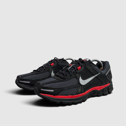 Nike Zoom Vomero 5 Bred, buty sportowe męskie w bardzo dobrym stanie rozmiar 42, para butów