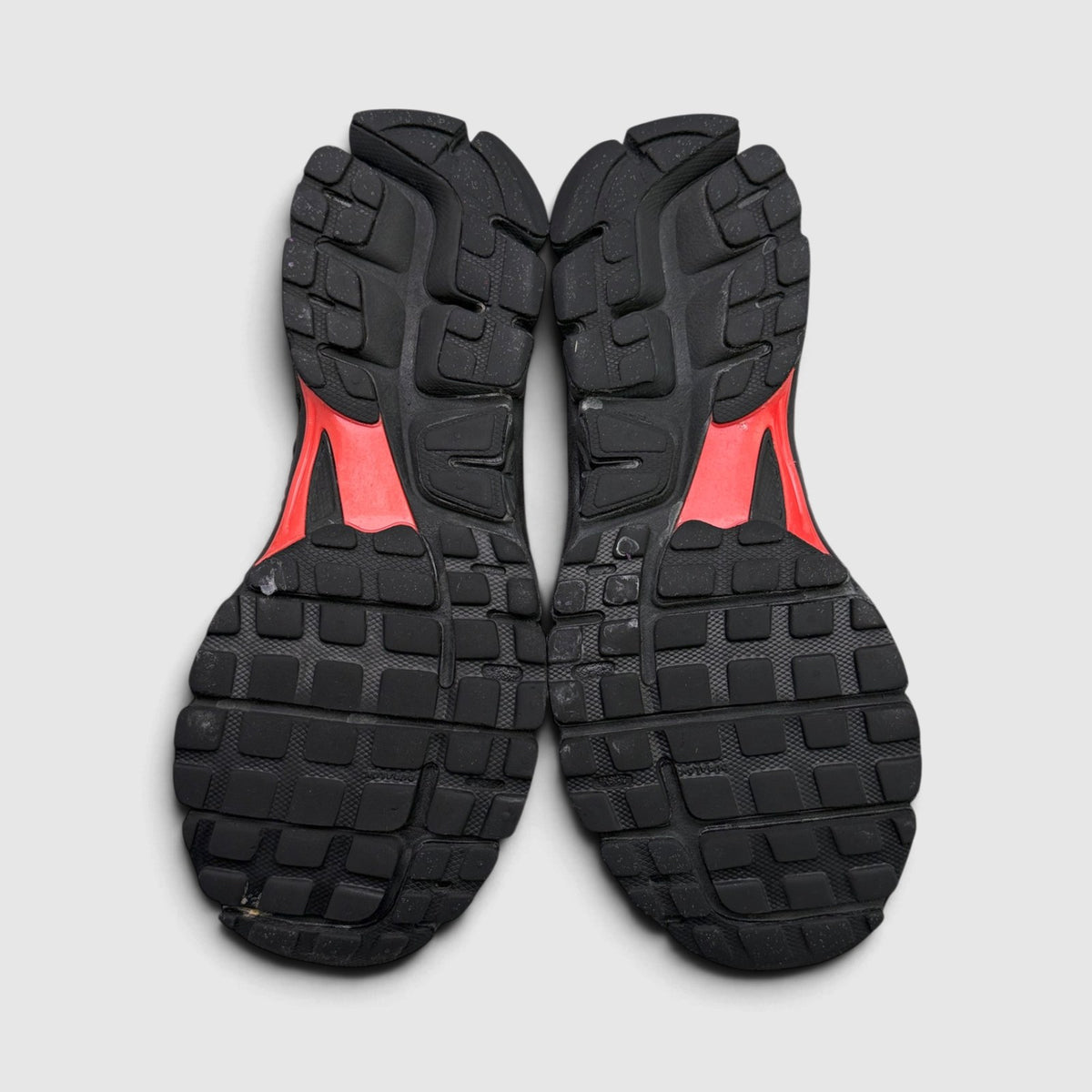 Nike Zoom Vomero 5 Bred, buty sportowe męskie w bardzo dobrym stanie rozmiar 42, podeszwa