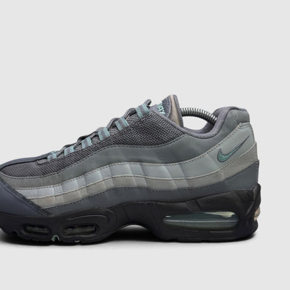 Nike Air Max 95 Smoke Grey Cannon, buty sportowe męskie w bardzo dobrym stanie rozmiar 43, boczny profil, prawa strona