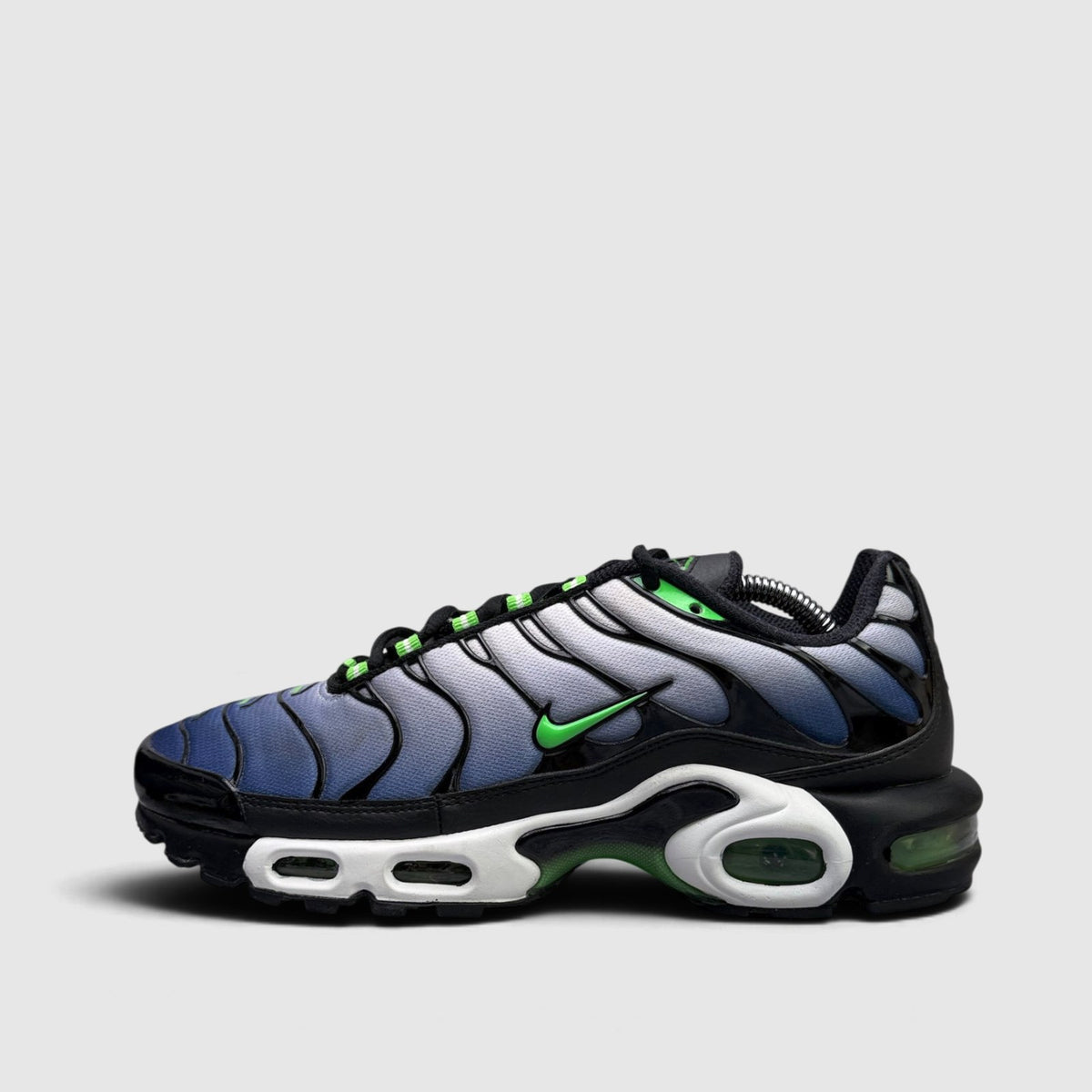Nike Air Max Plus Icons / Scream Green, buty sportowe męskie w bardzo dobrym stanie rozmiar 41, boczny profil, lewa strona