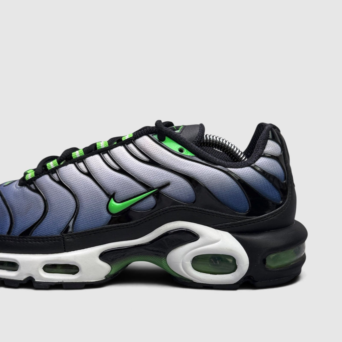 Nike Air Max Plus Icons / Scream Green, buty sportowe męskie w bardzo dobrym stanie rozmiar 41, boczny profil, lewa strona