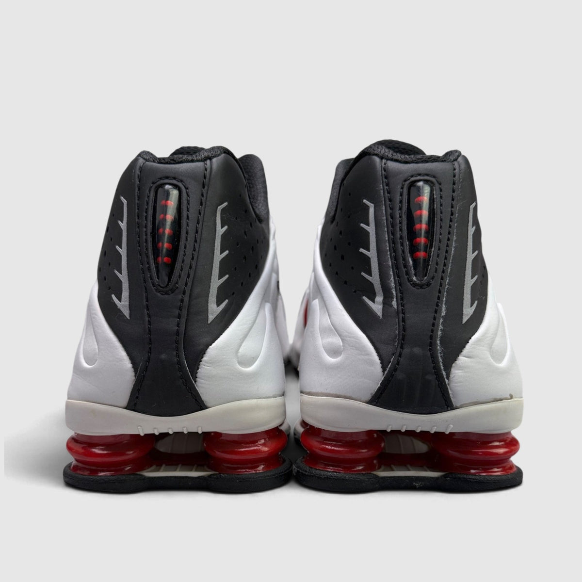 Nike Shox R4 Platinum Tint, buty sportowe męskie w bardzo dobrym stanie rozmiar 44, widok z tyłu