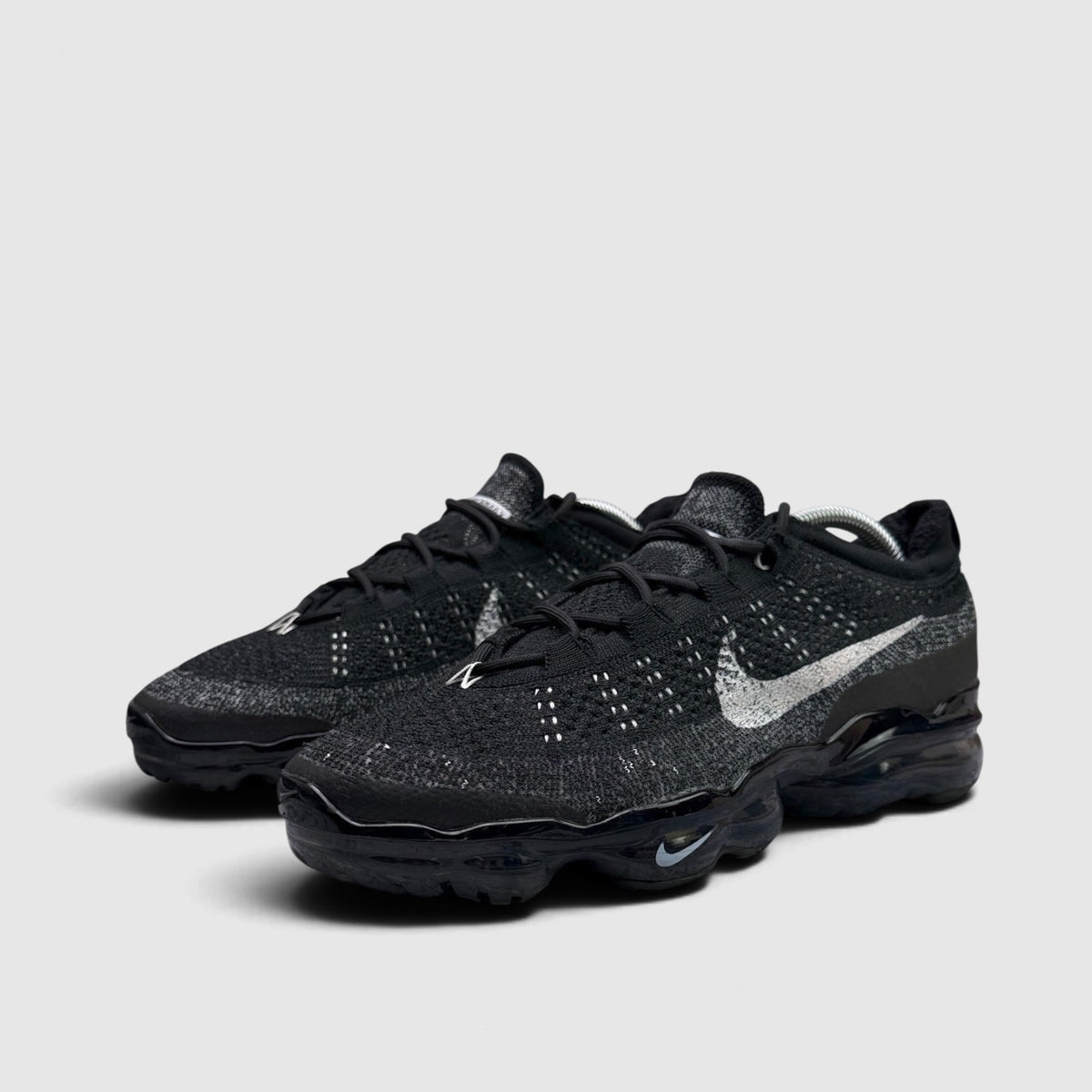 Nike Air VaporMax 2023 Flyknit Oreo, buty sportowe męskie w bardzo dobrym stanie rozmiar 44, para butów