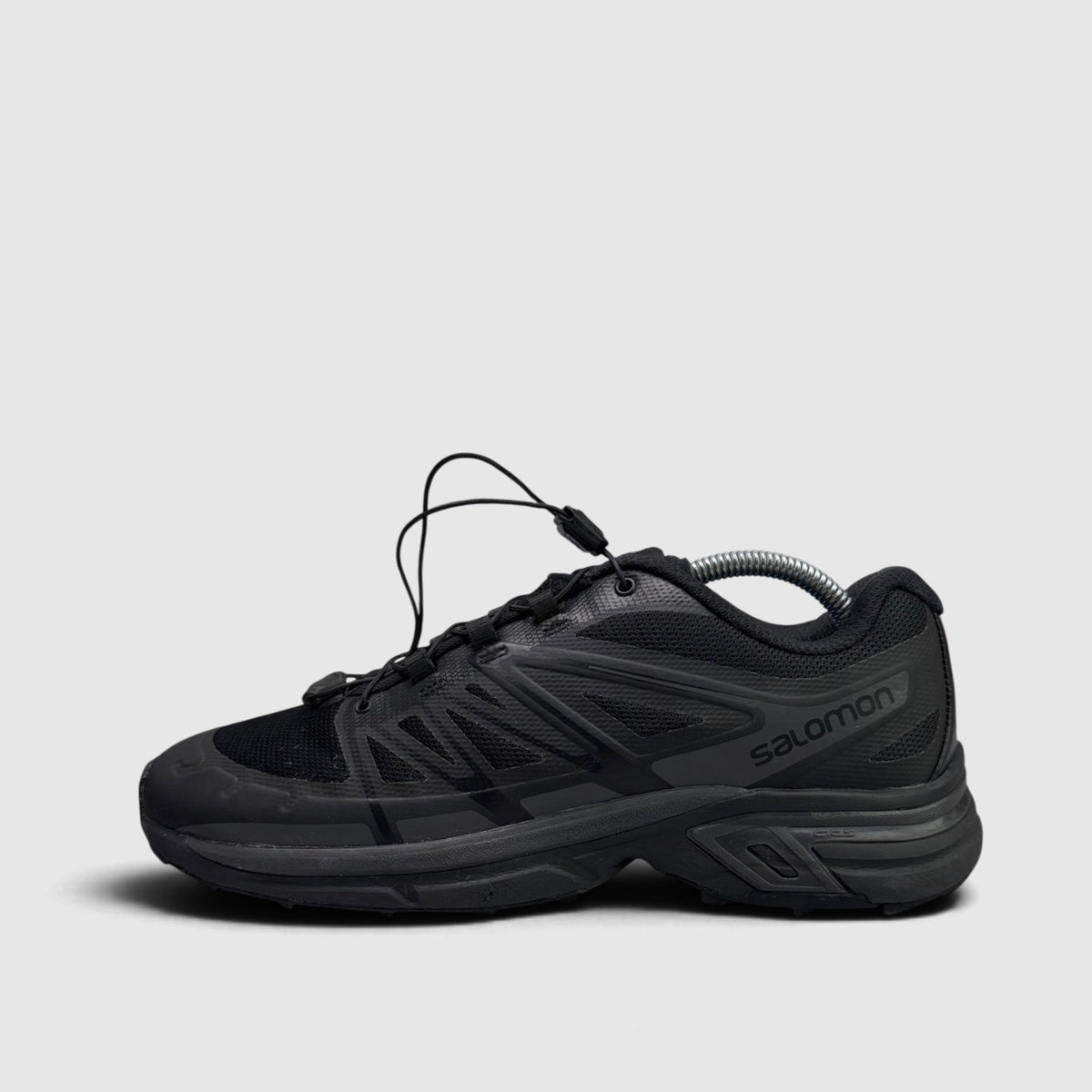 Salomon XT-Wings 2 Black Magnet, buty sportowe męskie w bardzo dobrym stanie rozmiar 41 1/3, boczny profil, lewa strona