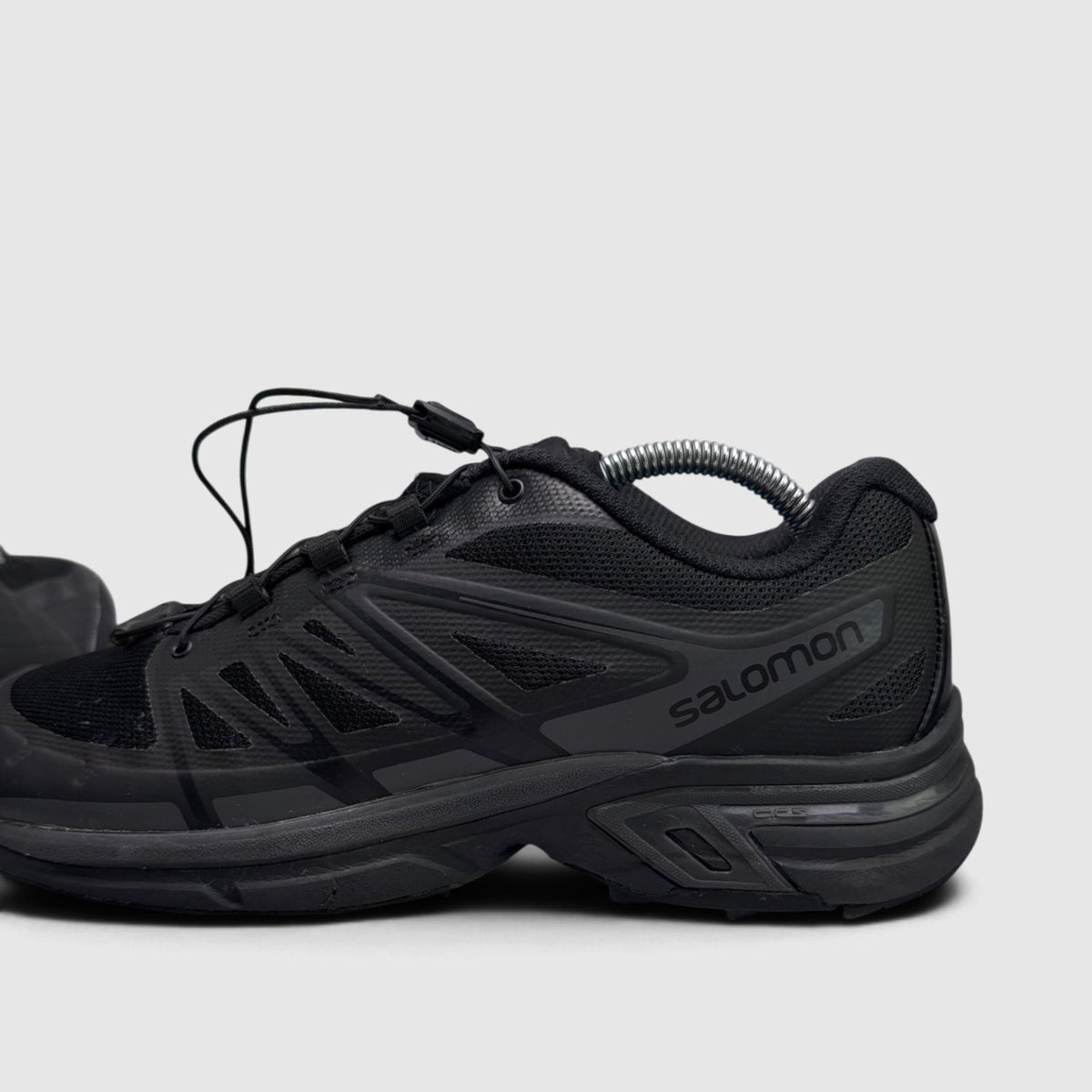 Salomon XT-Wings 2 Black Magnet, buty sportowe męskie w bardzo dobrym stanie rozmiar 41 1/3, boczny profil, prawa strona