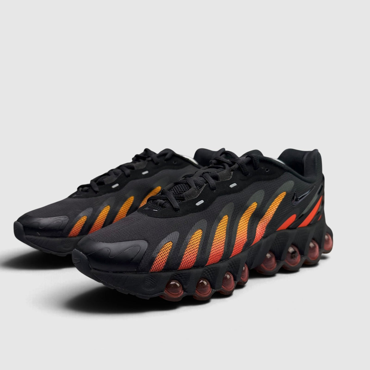 Nike Air Max Dn8 Laser Orange, buty sportowe męskie w bardzo dobrym stanie rozmiar 44, para butów