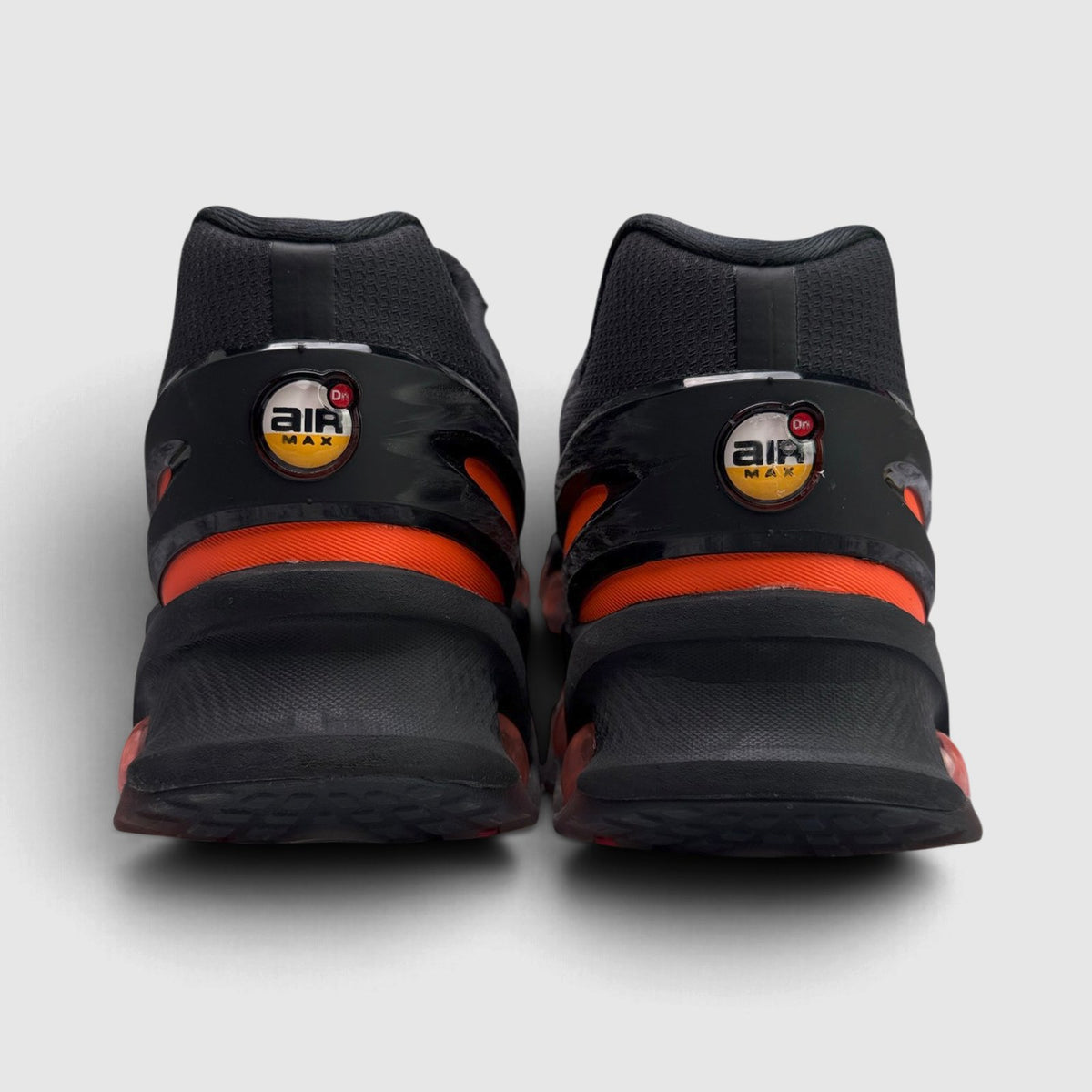 Nike Air Max Dn8 Laser Orange, buty sportowe męskie w bardzo dobrym stanie rozmiar 44, widok z tyłu