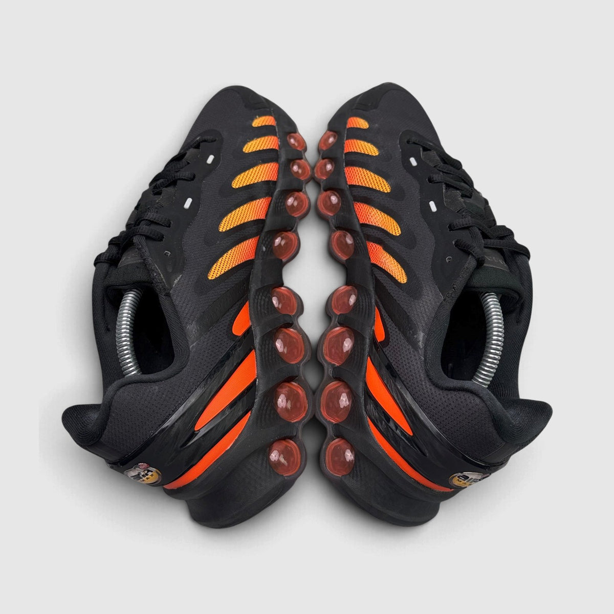 Nike Air Max Dn8 Laser Orange, buty sportowe męskie w bardzo dobrym stanie rozmiar 44, para butów