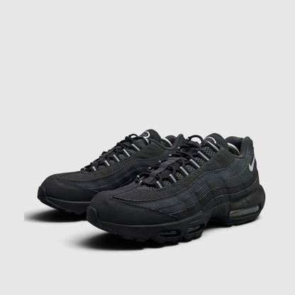 Nike Air Max 95, buty sportowe męskie w bardzo dobrym stanie rozmiar 45, para butów