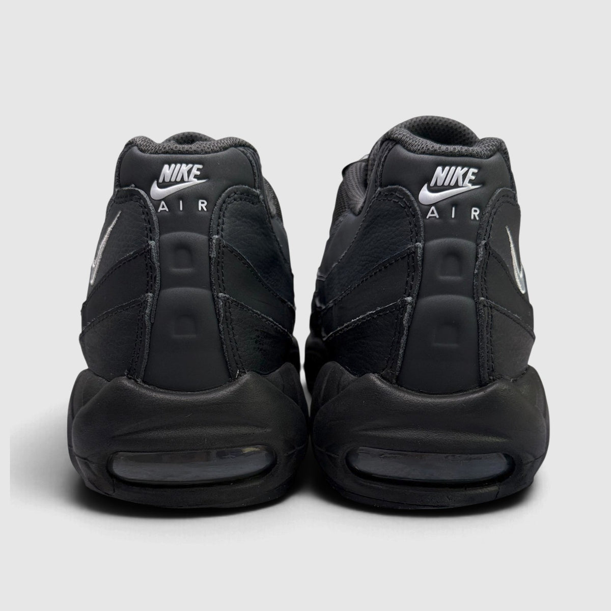 Nike Air Max 95, buty sportowe męskie w bardzo dobrym stanie rozmiar 45, widok z tyłu