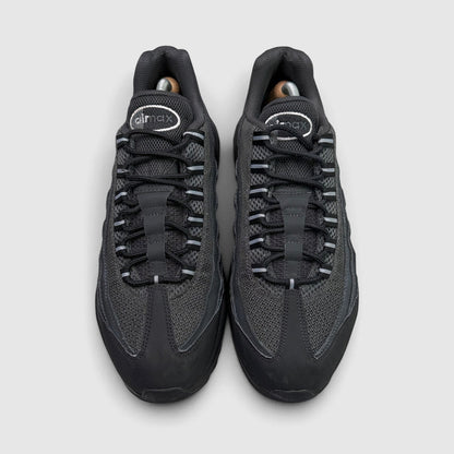 Nike Air Max 95, buty sportowe męskie w bardzo dobrym stanie rozmiar 45, widok z góry