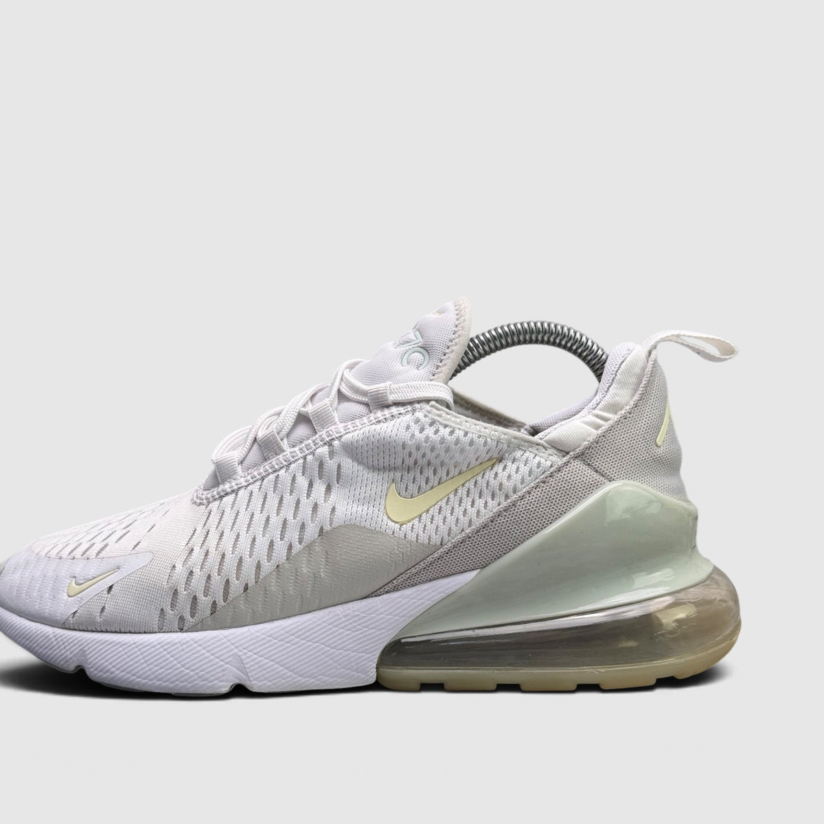 Nike Air Max 270 White Cashmere, buty sportowe męskie w bardzo dobrym stanie rozmiar 41, boczny profil, prawa strona