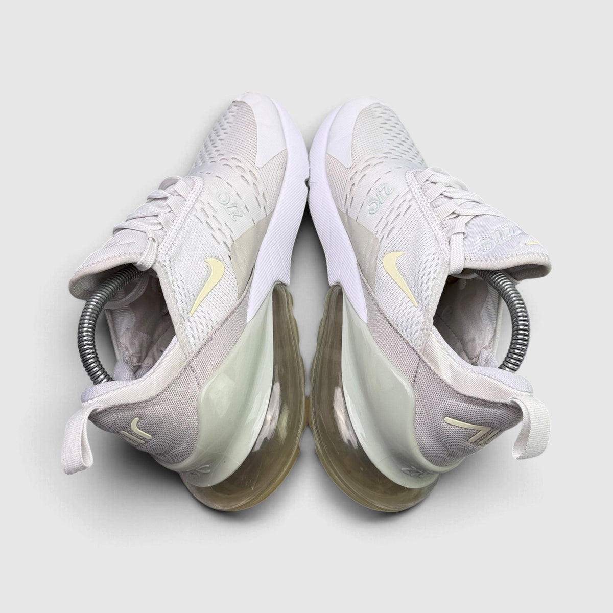 Nike Air Max 270 White Cashmere, buty sportowe męskie w bardzo dobrym stanie rozmiar 41, widok z góry