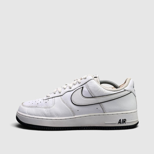 Nike Air Force 1 '07 Low White/Black, buty sportowe męskie w bardzo dobrym stanie rozmiar 44.5, boczny profil, lewa strona