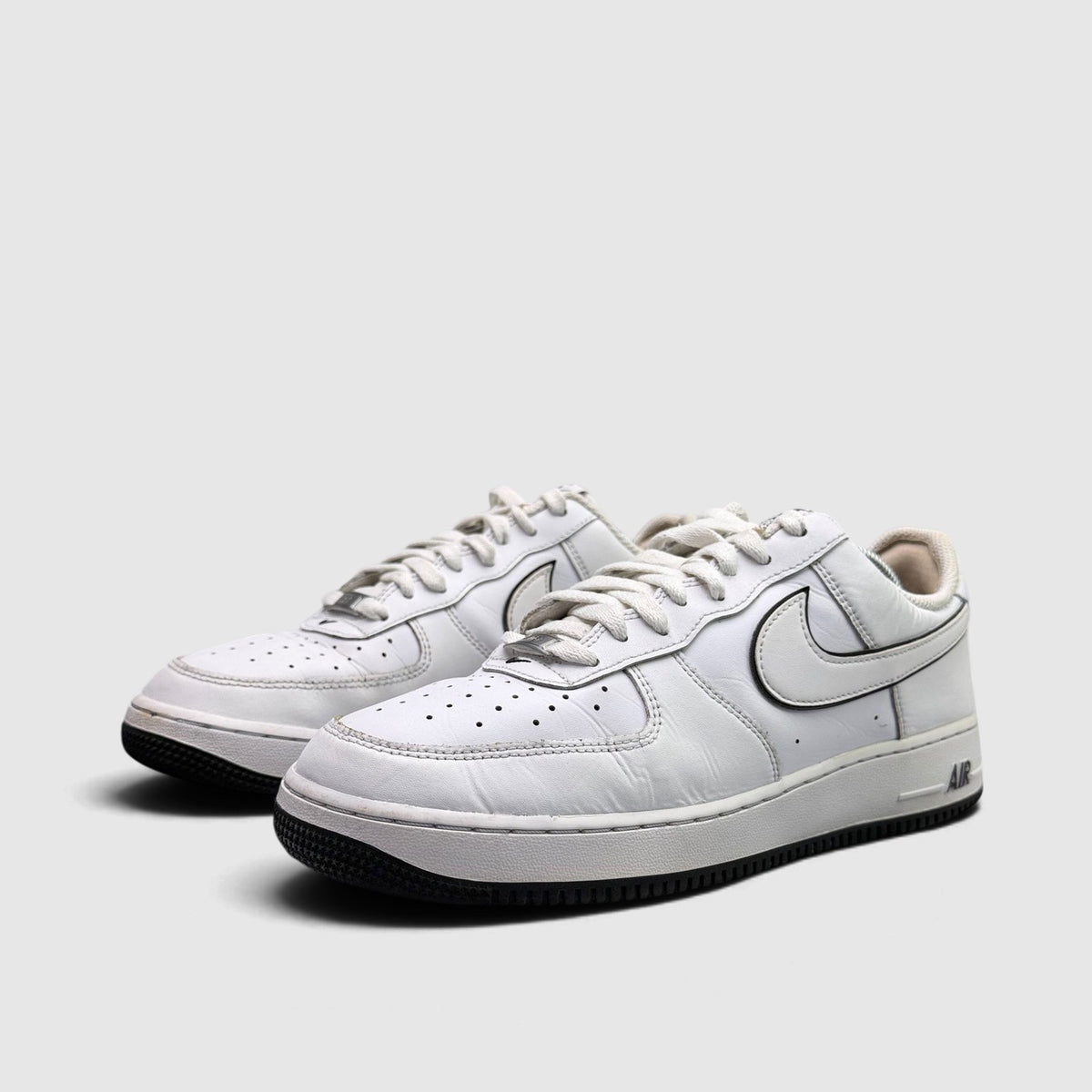 Nike Air Force 1 '07 Low White/Black, buty sportowe męskie w bardzo dobrym stanie rozmiar 44.5, para butów