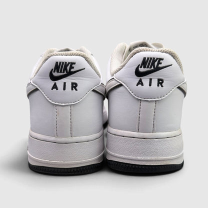Nike Air Force 1 '07 Low White/Black, buty sportowe męskie w bardzo dobrym stanie rozmiar 44.5, widok z tyłu