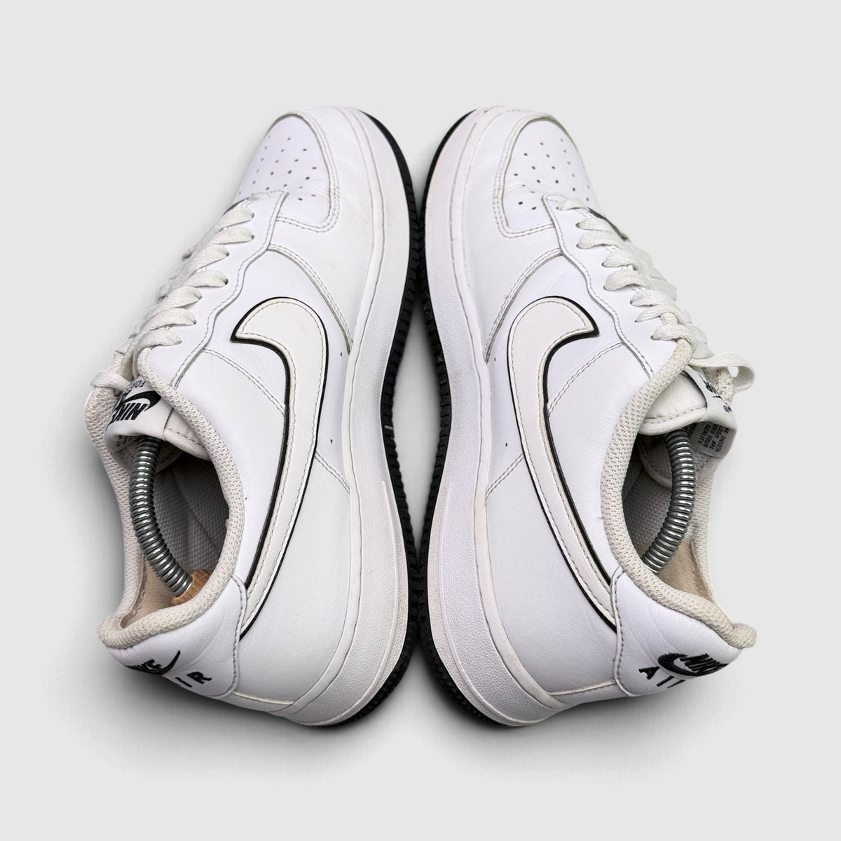 Nike Air Force 1 '07 Low White/Black, buty sportowe męskie w bardzo dobrym stanie rozmiar 44.5, widok z góry